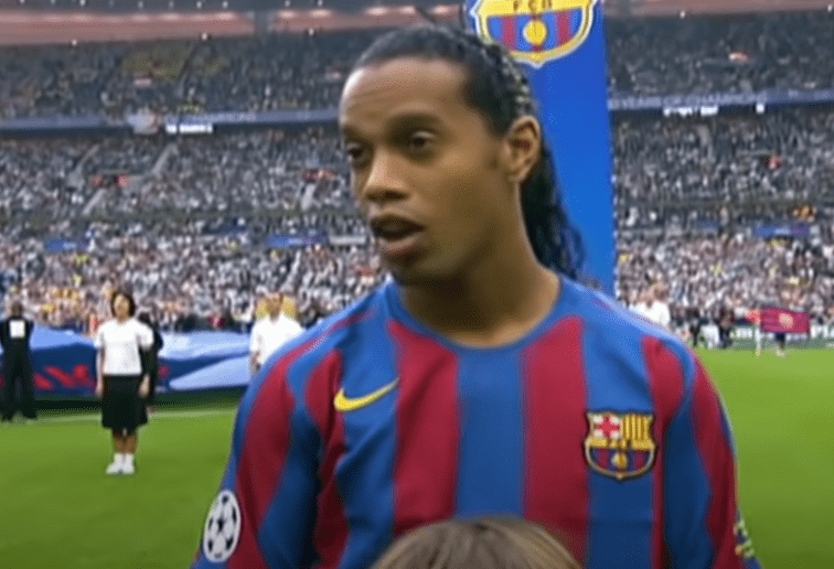 Ronaldinho is the all time best midfielder