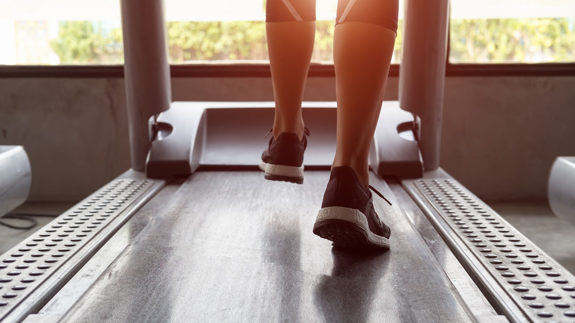 A person doing incline treadmill workout for fat loss