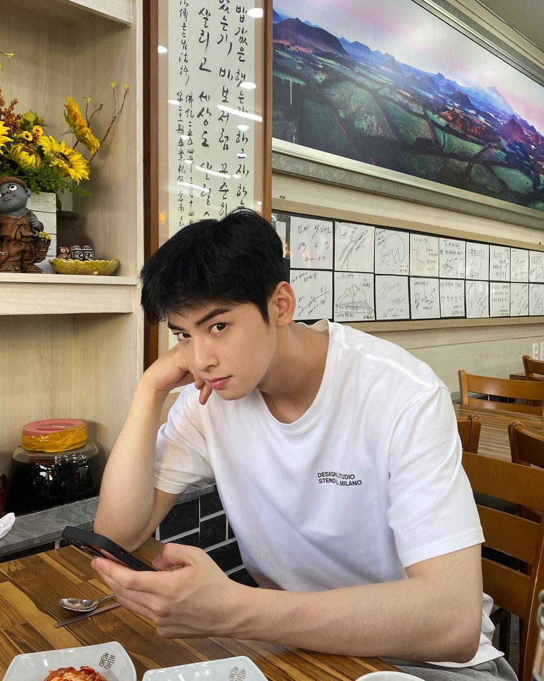 Cha Eun Woo using his mobile in white t-shirt