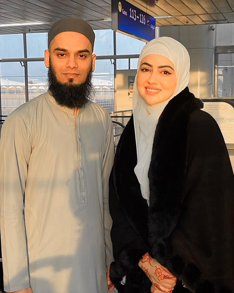 Mufti Anas Sayed and Sana Khan 