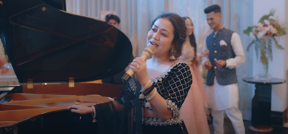 Neha Kakkar in Do Gallan Song